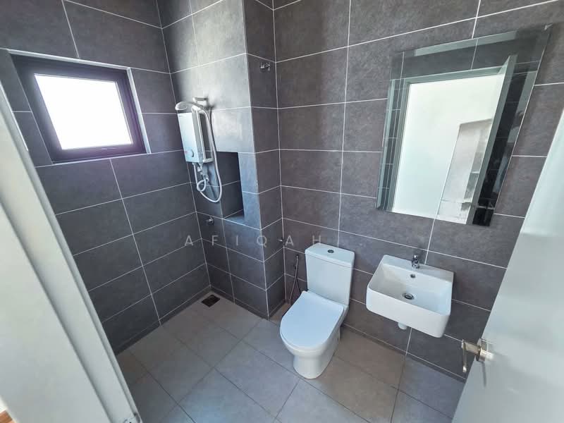 Rumah Berkembar untuk Dijual di Cyber 10 (Cyberjaya) - Afiqah . - Bathroom - PropertyGuru.com.my