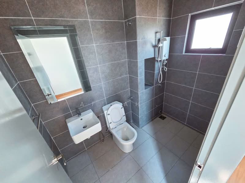 Rumah Berkembar untuk Dijual di Cyber 10 (Cyberjaya) - Afiqah . - Bathroom - PropertyGuru.com.my