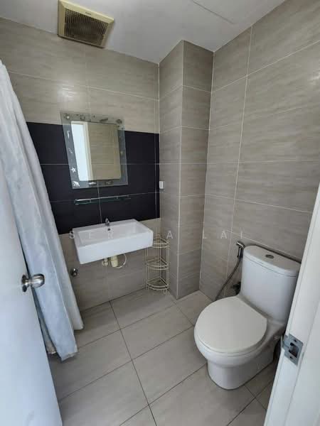 Kondominium untuk Disewa di Ujana Executive Apartment - Serena Lai - Bathroom - PropertyGuru.com.my
