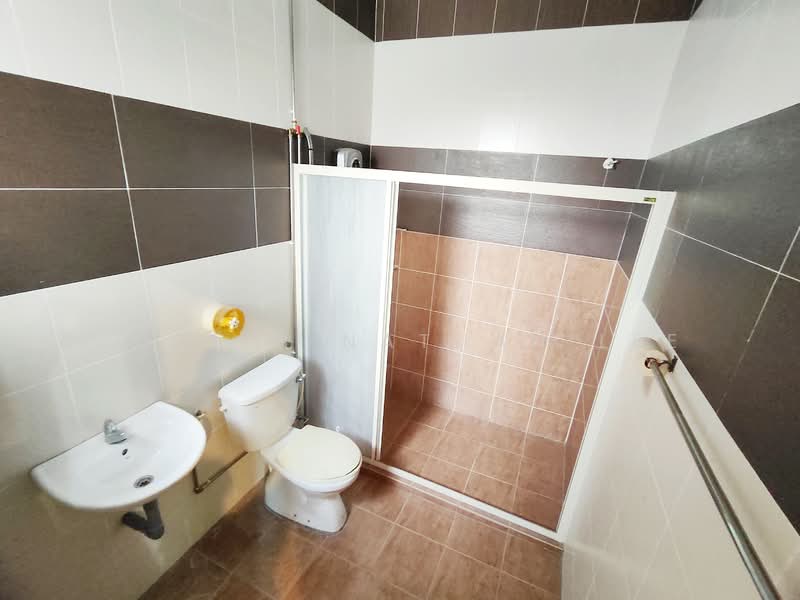 Terraced House for Sale in Klebang Damai (Chemor) - Justin Nathan Lee - Bathroom - PropertyGuru.com.my