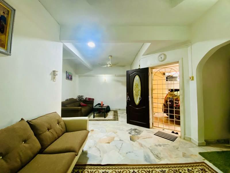 Rumah Teres 2 Tingkat untuk Dijual di Bandar Tun Hussein Onn (Cheras) - Ammeer Nadzrai - Living Room - PropertyGuru.com.my