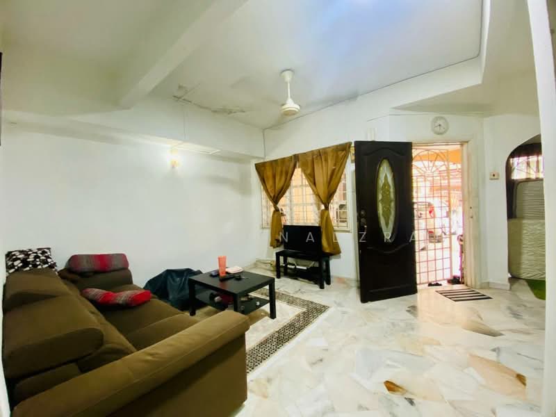 Rumah Teres 2 Tingkat untuk Dijual di Bandar Tun Hussein Onn (Cheras) - Ammeer Nadzrai - Living Room - PropertyGuru.com.my