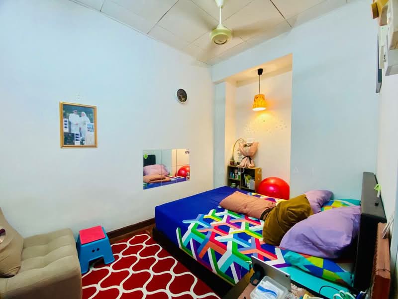 Rumah Teres 2 Tingkat untuk Dijual di Bandar Tun Hussein Onn (Cheras) - Ammeer Nadzrai - Bedroom - PropertyGuru.com.my