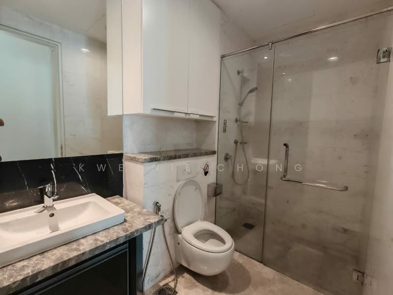 Servis Apartment untuk Dijual di The Face Suites (Platinum Suites) - Kweenie Chong - Bathroom - PropertyGuru.com.my