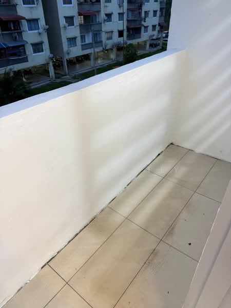 Rumah Flat untuk Dijual di Flat Tasek 64 - Marcus Tey - Balcony - PropertyGuru.com.my