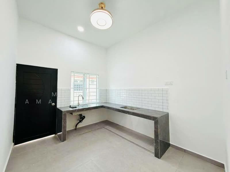 Rumah Teres 1 Tingkat untuk Dijual di Taman Senawang Indah (Senawang) - Mohd Khairul Amadi Mohd Yusoff - Kitchen - PropertyGuru.com.my