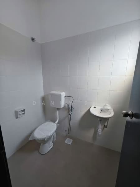Kilang untuk Disewa di Bandar Indahpura (Kulai) - Danny See - Bathroom - PropertyGuru.com.my