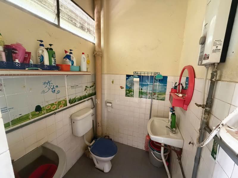 Rumah Flat untuk Dijual di Taman Terubong Jaya - Jen Choo - Bathroom - PropertyGuru.com.my