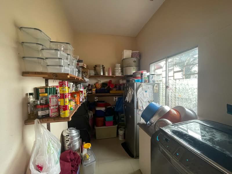 1-storey Terraced House for Sale in Shah Alam (Selangor) - Nafis Hashim - Kitchen - PropertyGuru.com.my