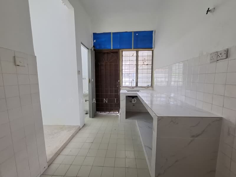2-storey Terraced House for Sale in Bukit Sentosa (Rawang) - Rohani Daud - Kitchen - PropertyGuru.com.my