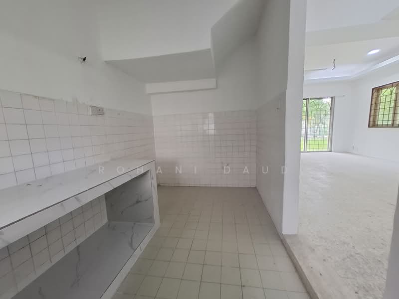 2-storey Terraced House for Sale in Bukit Sentosa (Rawang) - Rohani Daud - Kitchen - PropertyGuru.com.my