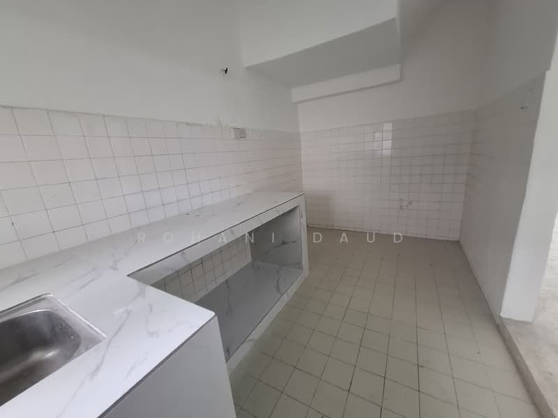 2-storey Terraced House for Sale in Bukit Sentosa (Rawang) - Rohani Daud - Kitchen - PropertyGuru.com.my