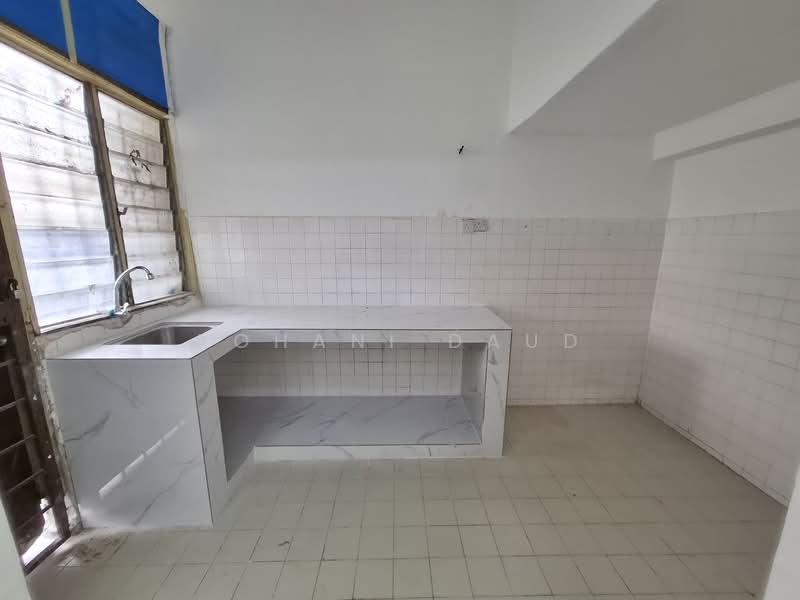 2-storey Terraced House for Sale in Bukit Sentosa (Rawang) - Rohani Daud - Kitchen - PropertyGuru.com.my