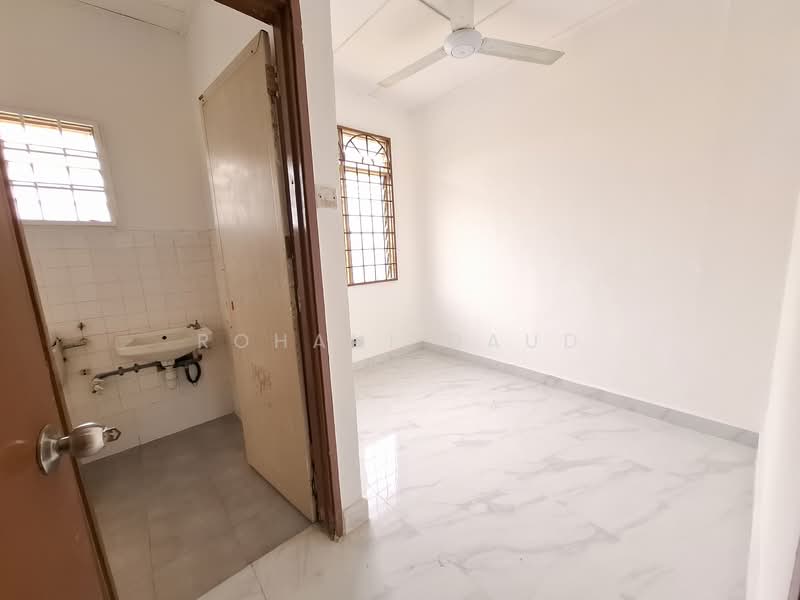 2-storey Terraced House for Sale in Bukit Sentosa (Rawang) - Rohani Daud - Bathroom - PropertyGuru.com.my