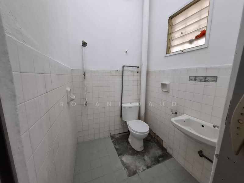 2-storey Terraced House for Sale in Bukit Sentosa (Rawang) - Rohani Daud - Bathroom - PropertyGuru.com.my