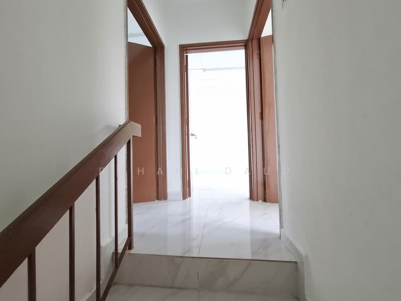 2-storey Terraced House for Sale in Bukit Sentosa (Rawang) - Rohani Daud - Corridor - PropertyGuru.com.my