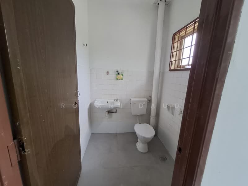 2-storey Terraced House for Sale in Bukit Sentosa (Rawang) - Rohani Daud - Bathroom - PropertyGuru.com.my