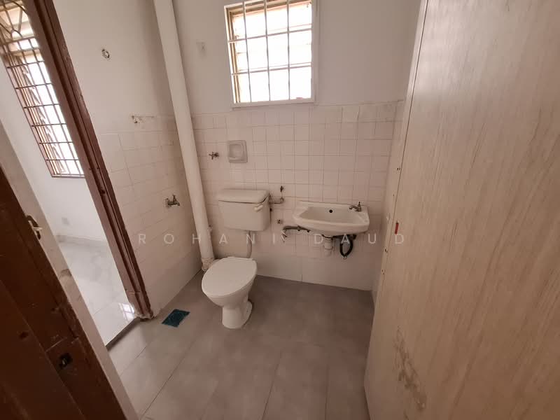 2-storey Terraced House for Sale in Bukit Sentosa (Rawang) - Rohani Daud - Bathroom - PropertyGuru.com.my