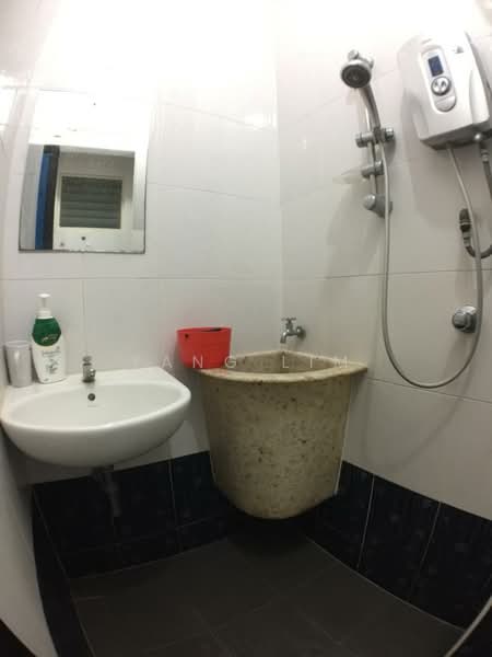 Pangsapuri untuk Disewa di Greenlane Heights Block B - Yang Lim - Bathroom - PropertyGuru.com.my