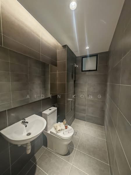 Service Residence for Sale at Maxim D'Parc - Aiden Kong - Bathroom - PropertyGuru.com.my