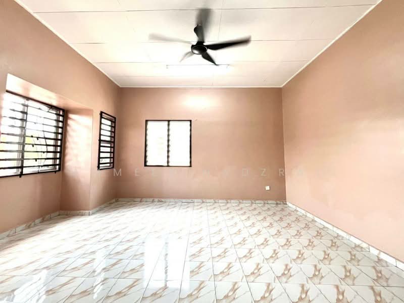 Rumah Teres 2 Tingkat untuk Dijual di Senawang (Negeri Sembilan) - Ammeer Nadzrai - Living Room - PropertyGuru.com.my