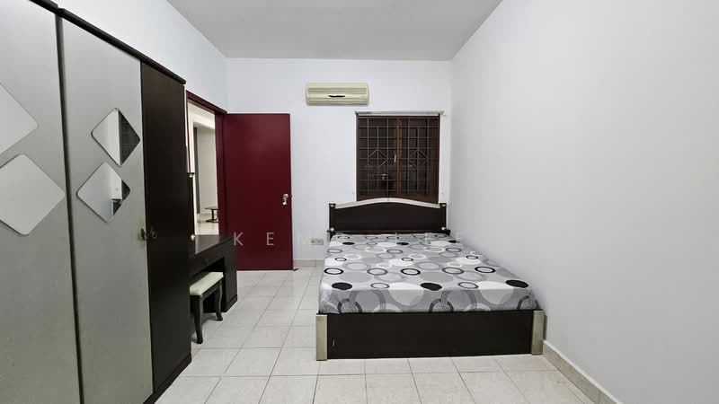 Condominium for Rent at Palm Spring @ Damansara - Kemp Lee - Master Bedroom - PropertyGuru.com.my