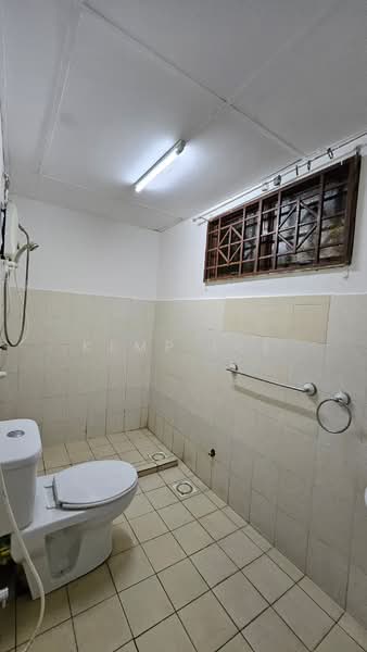 Condominium for Rent at Palm Spring @ Damansara - Kemp Lee - Master Bathroom - PropertyGuru.com.my