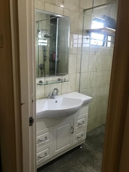 Semi-Detached House for Sale in Taman Tasik Indah Mewah (Batu) - jaret kok - Bathroom - PropertyGuru.com.my