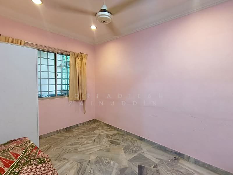 Rumah Berkembar untuk Dijual di Seksyen 9 (Shah Alam) - NORFADILAH ZAINUDDIN - Bedroom - PropertyGuru.com.my