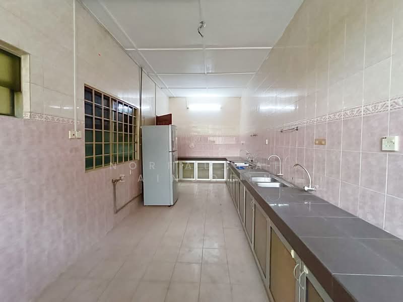 Rumah Berkembar untuk Dijual di Seksyen 9 (Shah Alam) - NORFADILAH ZAINUDDIN - Kitchen - PropertyGuru.com.my