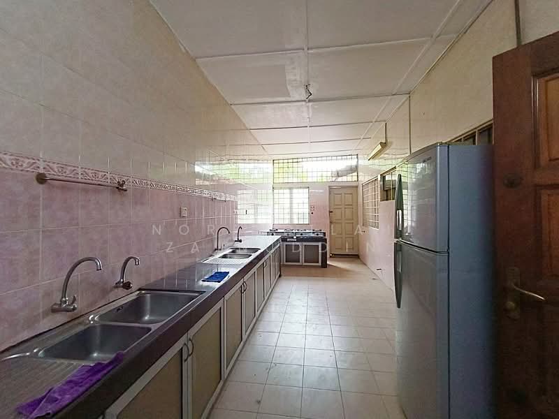 Rumah Berkembar untuk Dijual di Seksyen 9 (Shah Alam) - NORFADILAH ZAINUDDIN - Kitchen - PropertyGuru.com.my