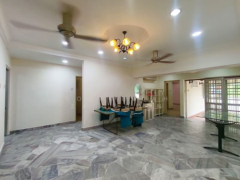 Rumah Berkembar untuk Dijual di Seksyen 9 (Shah Alam) - NORFADILAH ZAINUDDIN - Living Room - PropertyGuru.com.my