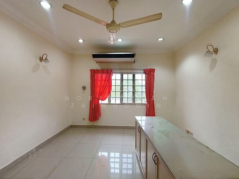 Rumah Berkembar untuk Dijual di Seksyen 9 (Shah Alam) - NORFADILAH ZAINUDDIN - Living Room - PropertyGuru.com.my