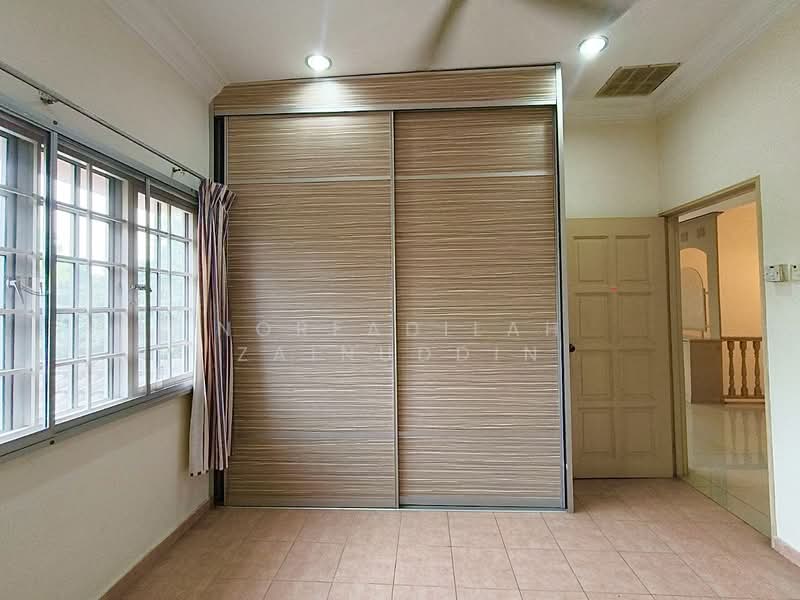 Rumah Berkembar untuk Dijual di Seksyen 9 (Shah Alam) - NORFADILAH ZAINUDDIN - Bedroom - PropertyGuru.com.my