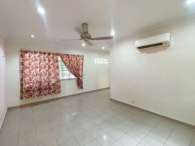 Rumah Berkembar untuk Dijual di Seksyen 9 (Shah Alam) - NORFADILAH ZAINUDDIN - Living Room - PropertyGuru.com.my
