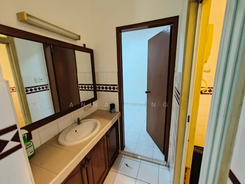 2-storey Terraced House for Sale in Taman Molek (Johor Bahru) - Anna Wong - Bathroom - PropertyGuru.com.my