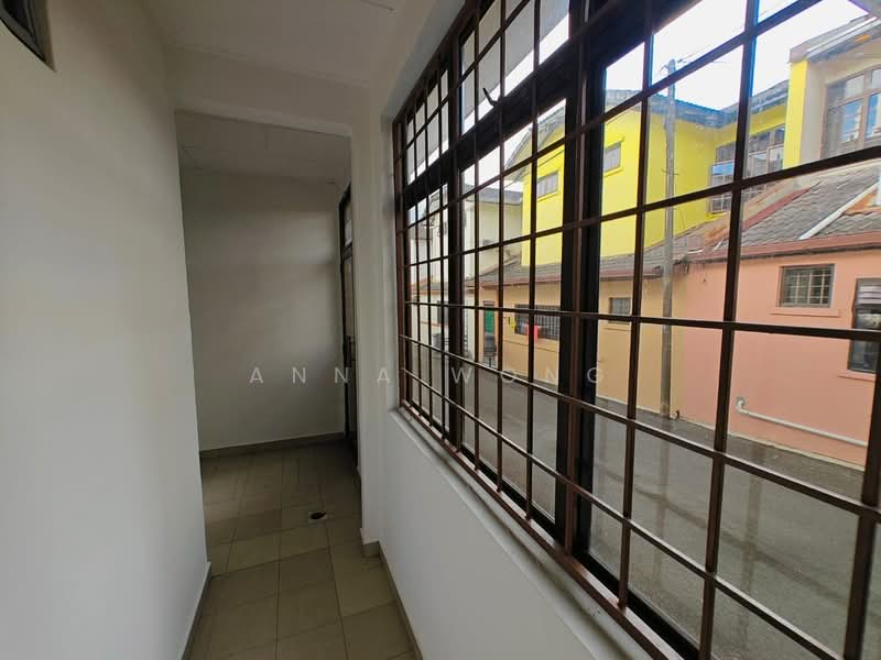 2-storey Terraced House for Sale in Taman Molek (Johor Bahru) - Anna Wong - Corridor - PropertyGuru.com.my