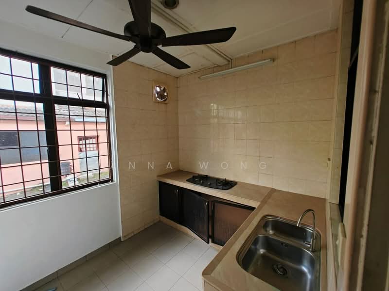 2-storey Terraced House for Sale in Taman Molek (Johor Bahru) - Anna Wong - Kitchen - PropertyGuru.com.my