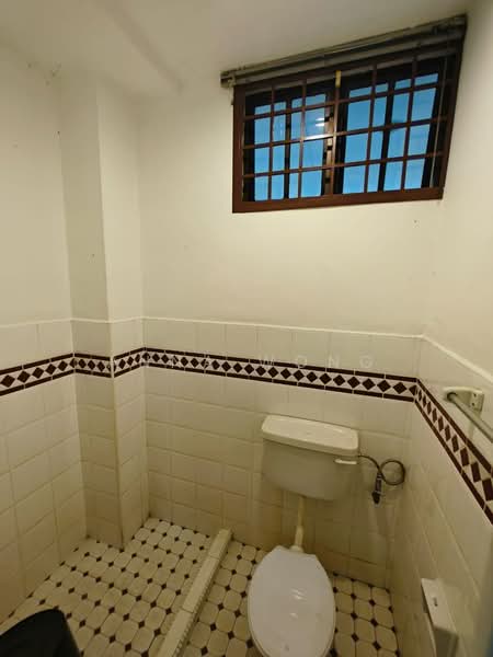 2-storey Terraced House for Sale in Taman Molek (Johor Bahru) - Anna Wong - Bathroom - PropertyGuru.com.my