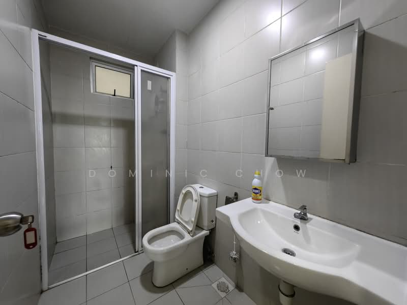 Servis Apartment untuk Disewa di Meridin Bayvue Serviced Apartment - Dominic Chow - Bathroom - PropertyGuru.com.my
