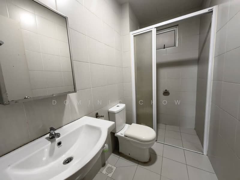 Servis Apartment untuk Disewa di Meridin Bayvue Serviced Apartment - Dominic Chow - Bathroom - PropertyGuru.com.my