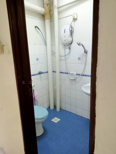 Apartment for Sale at Pangsapuri Cemara - Soon Sheng Law - Bathroom - PropertyGuru.com.my