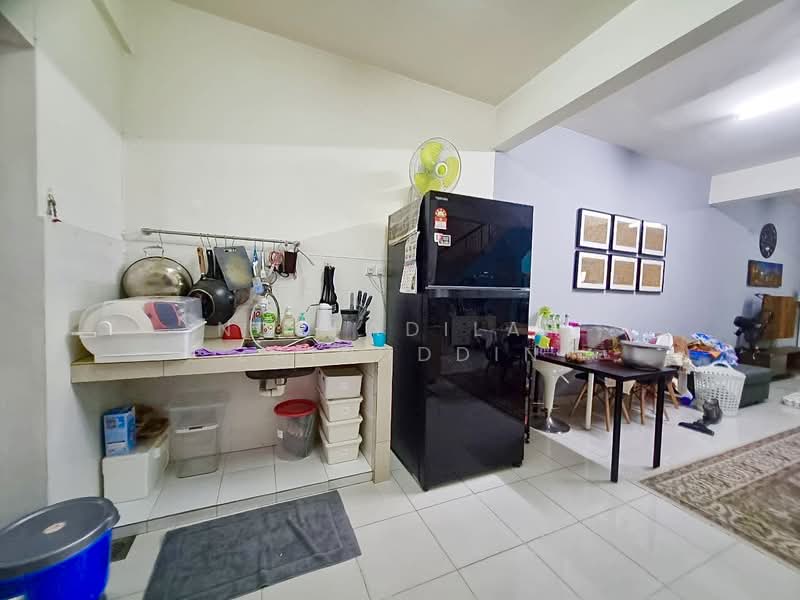 Rumah Teres untuk Dijual di Aman Putri (Sungai Buloh) - NORFADILAH ZAINUDDIN - Kitchen - PropertyGuru.com.my