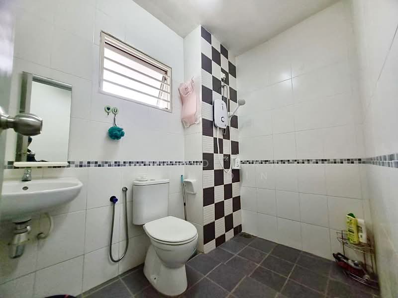 Rumah Teres untuk Dijual di Aman Putri (Sungai Buloh) - NORFADILAH ZAINUDDIN - Bathroom - PropertyGuru.com.my