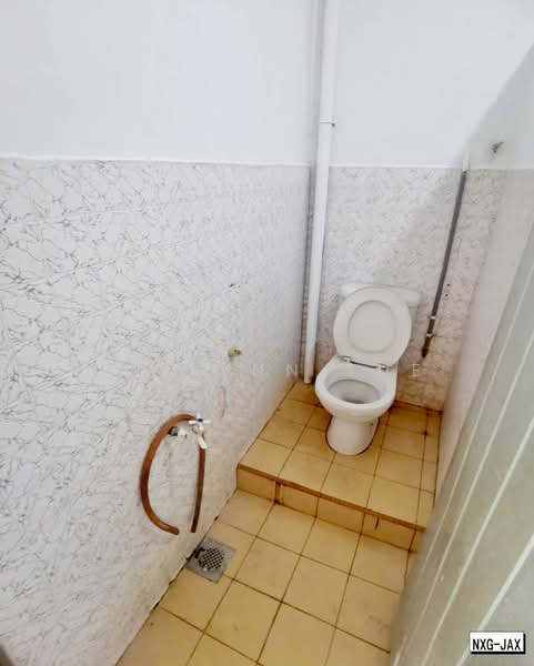 Rumah Teres 1 Tingkat untuk Dijual di Taman Mewah Batu Belah (Kapar) - Reilynn Tue - Bathroom - PropertyGuru.com.my