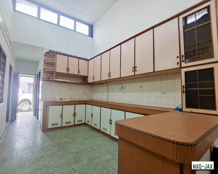 Rumah Teres 1 Tingkat untuk Dijual di Taman Mewah Batu Belah (Kapar) - Reilynn Tue - Kitchen - PropertyGuru.com.my