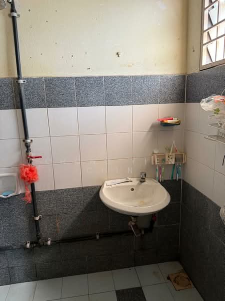 Rumah Bandar untuk Dijual di Subang Bestari (Shah Alam) - Chong Yien Chin - Bathroom - PropertyGuru.com.my
