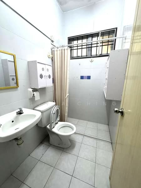Rumah Teres 2 Tingkat untuk Dijual di Taman Desa Tebrau (Tebrau) - Olivia Ching - Bathroom - PropertyGuru.com.my