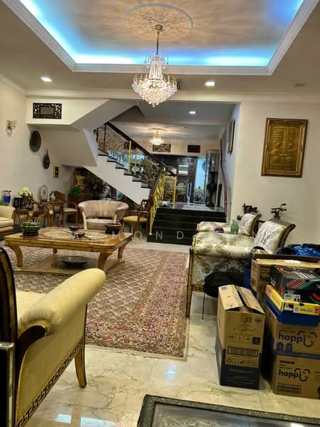 Rumah Berkembar untuk Dijual di Kelana Jaya (Petaling Jaya) - Raymond Tan - Living Room - PropertyGuru.com.my