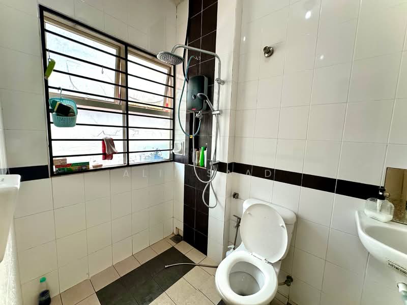 2-storey Terraced House for Sale in Denai Alam (Shah Alam) - Alif Saad - Bathroom - PropertyGuru.com.my